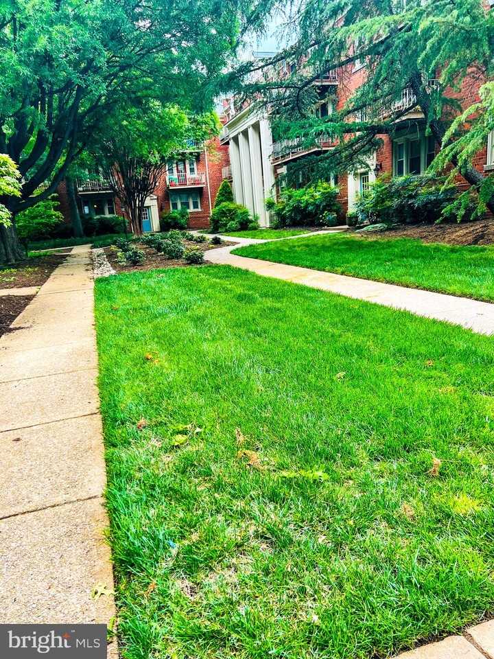 1401 E Abingdon Dr - Photo 3 of 30