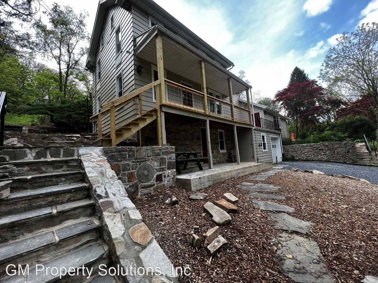 1033A Prospect Rd - Photo 3 of 27