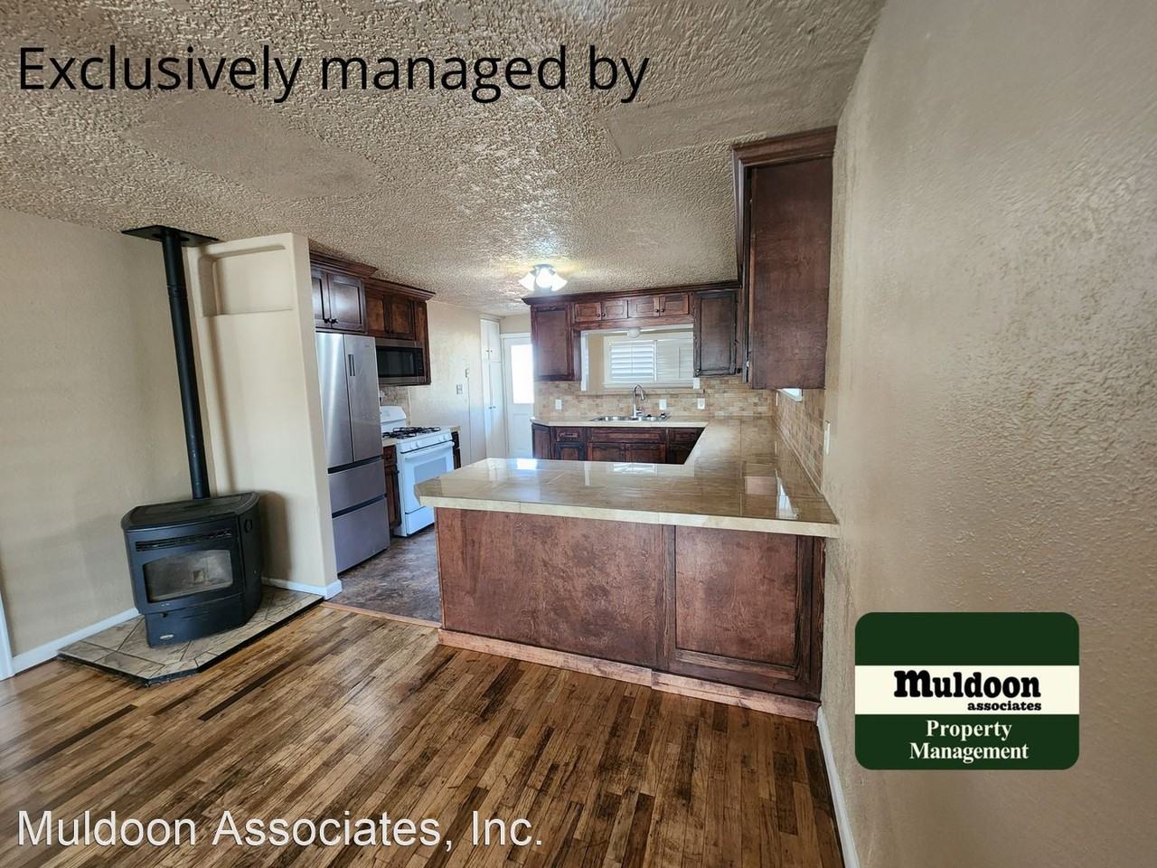 542 Pear St - Photo 2 of 4