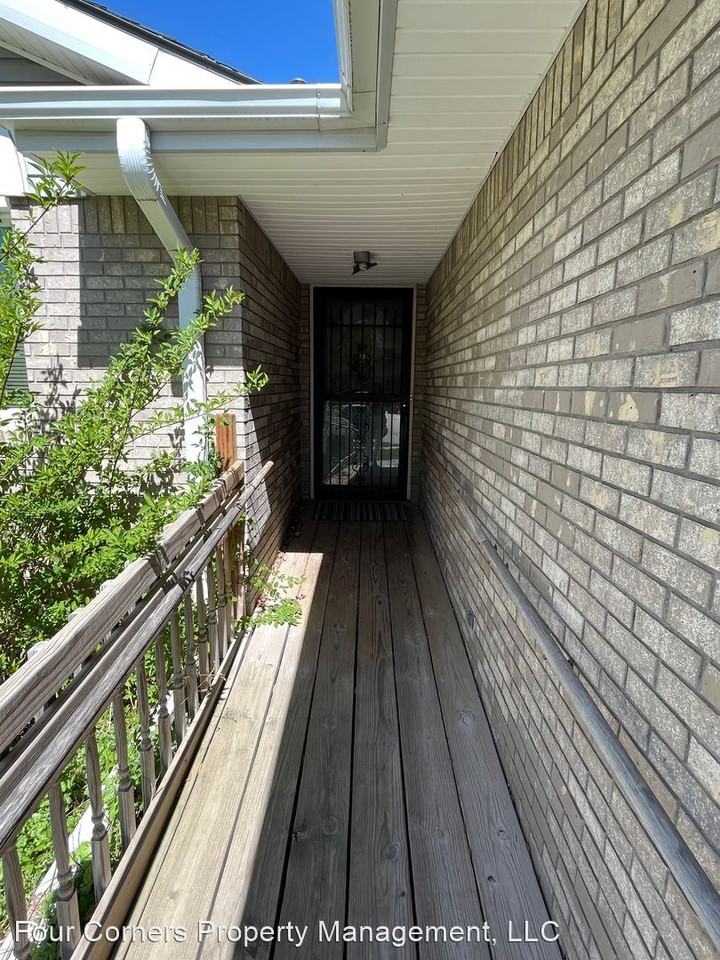 4920 Nw 2nd St - Photo 3 of 50