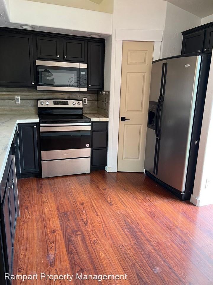 5202 Broadview Way - Photo 3 of 27