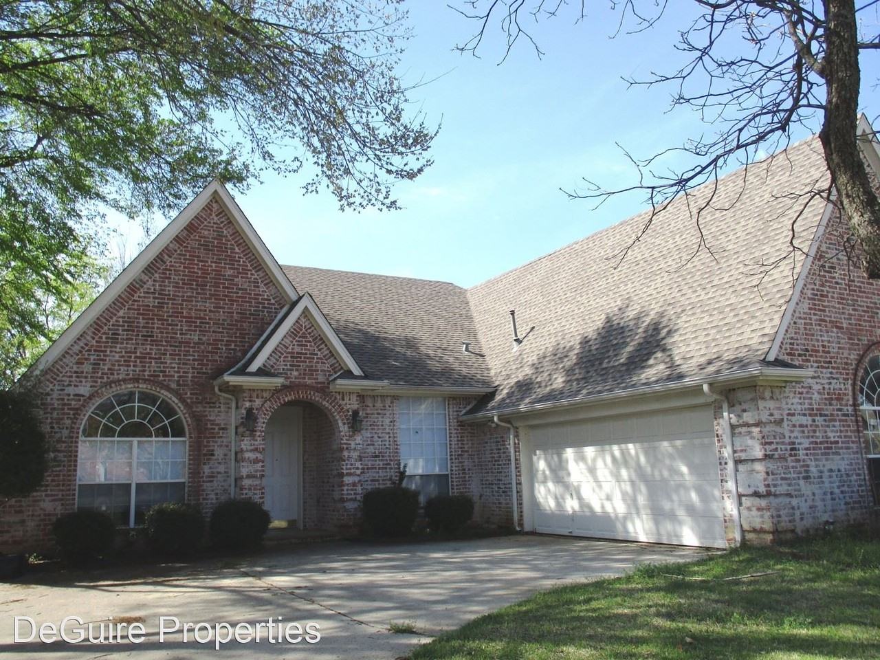 920 Carousel Dr - Photo 2 of 15