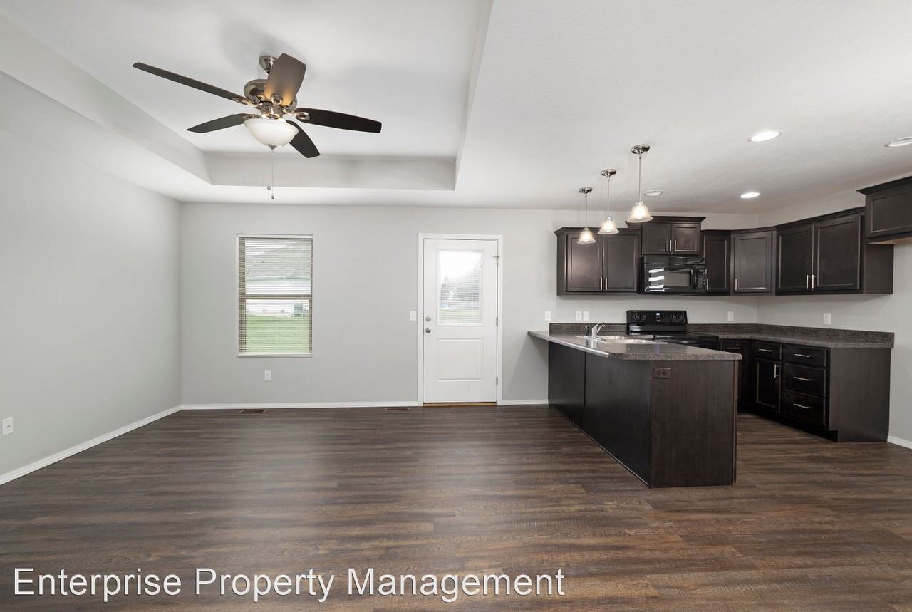 1219 S Calabria Ave - Photo 2 of 16