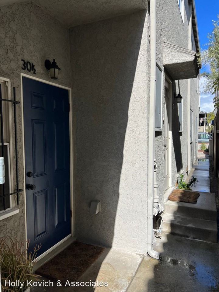 30 1/2 Pomona Ave - Photo 2 of 8