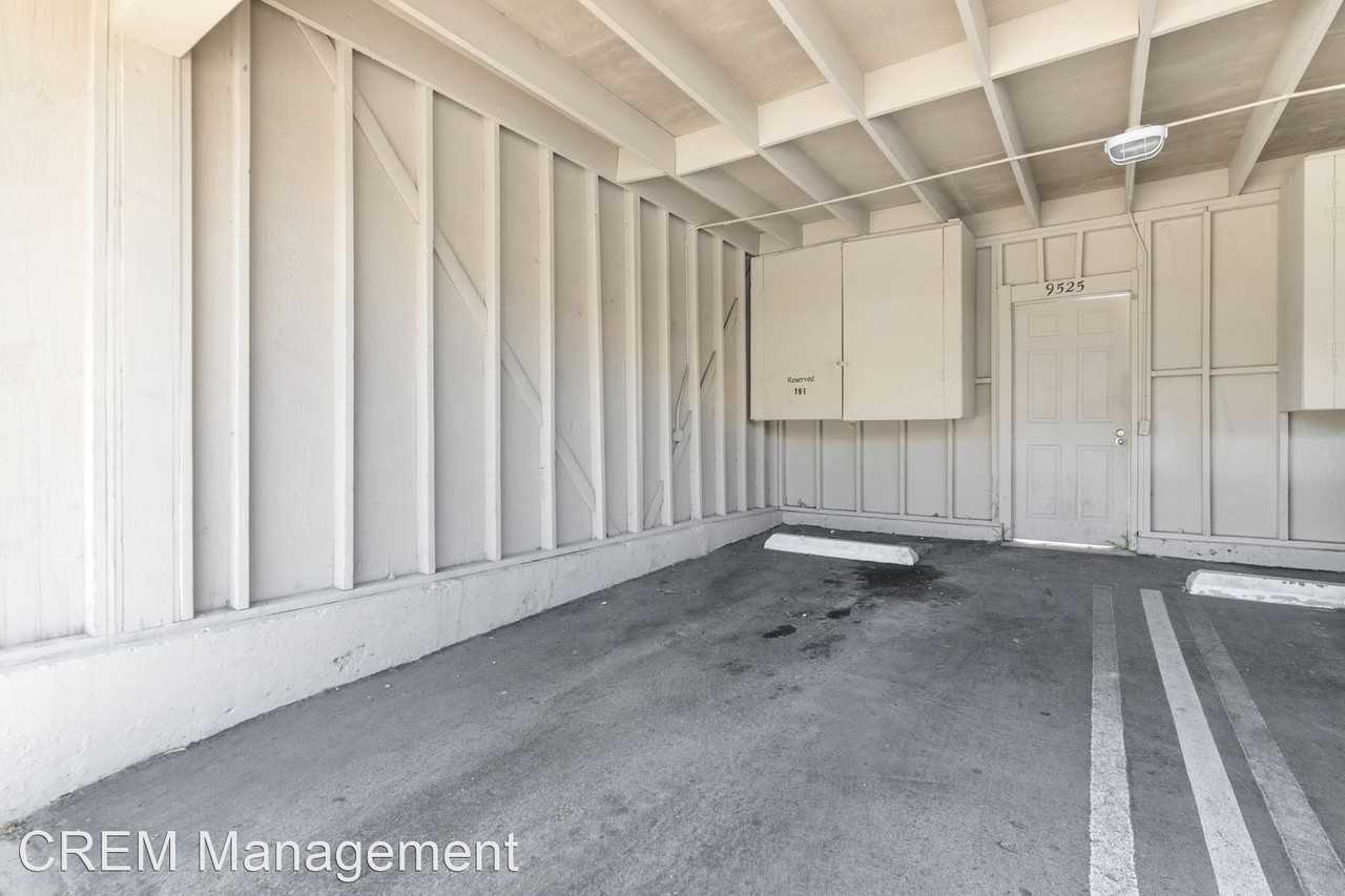 9525 Kensington Dr - Photo 2 of 10