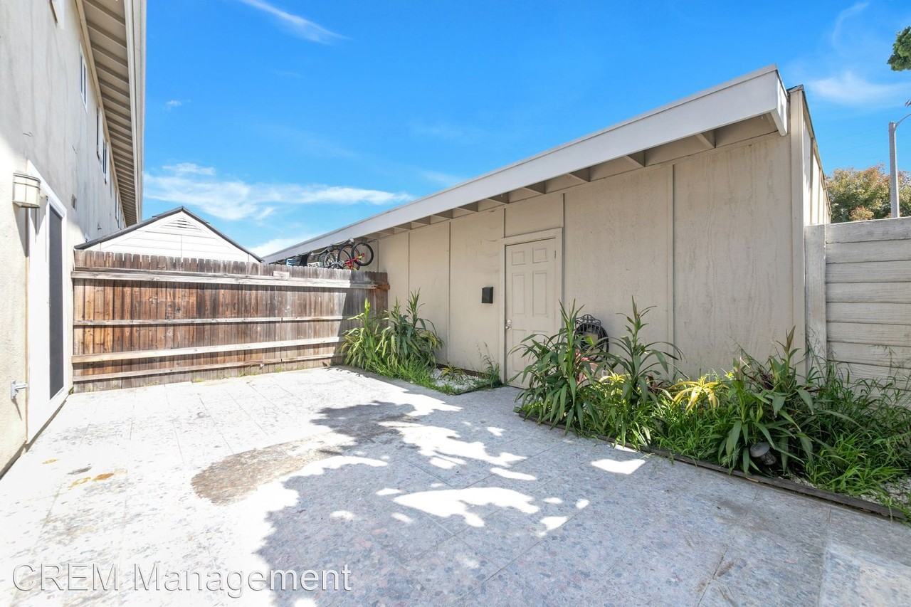 9525 Kensington Dr - Photo 3 of 10