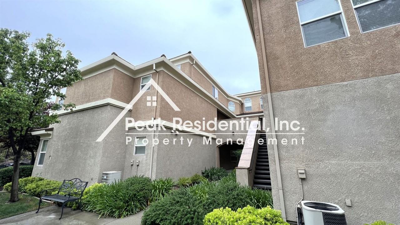 1000 Moon Cir #1016 - Photo 3 of 28