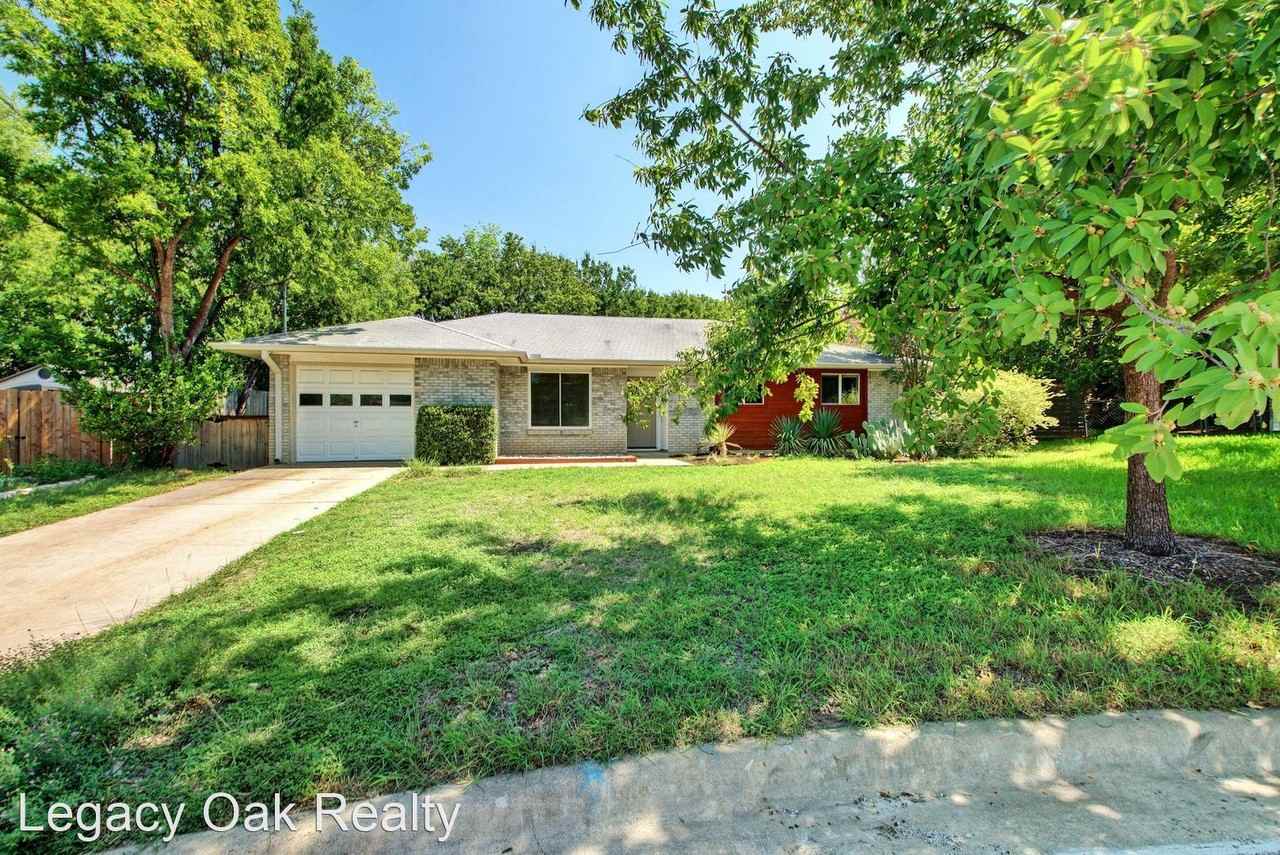 900 Aurora Cir - Photo 2 of 22