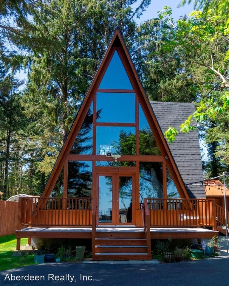 773 Chenois Ave Ne - Photo 2 of 18