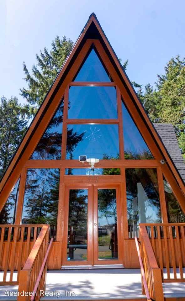 773 Chenois Ave Ne - Photo 3 of 18