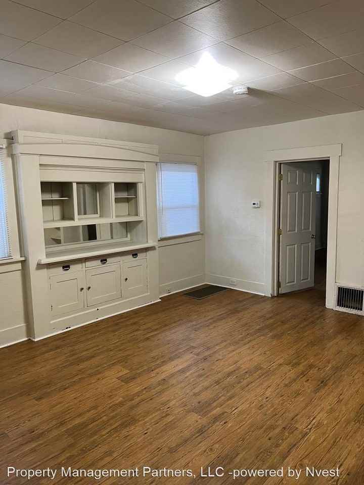 3206 N Post St - Photo 2 of 10