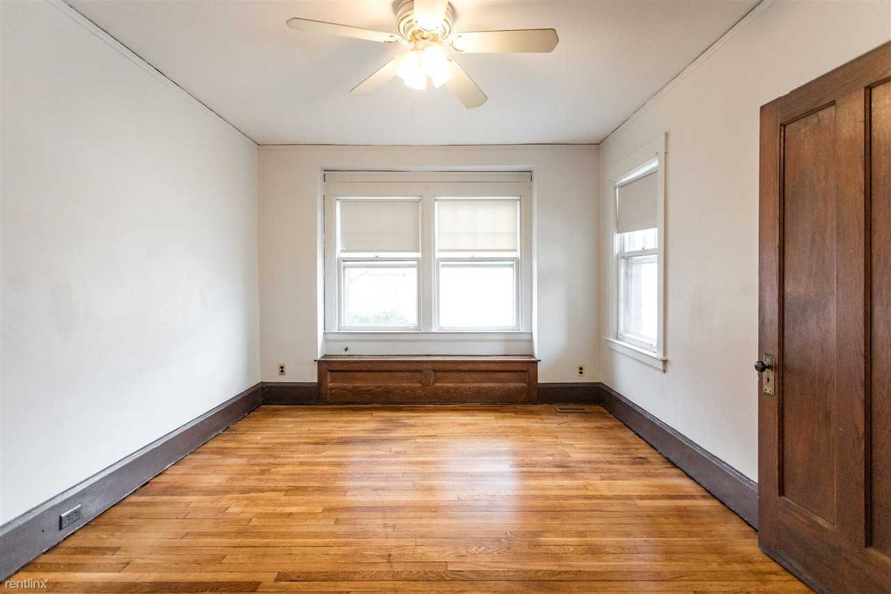 1922 11th St - Photo 2 of 9