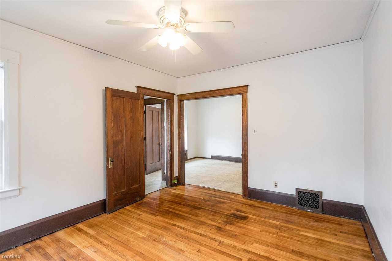 1922 11th St - Photo 3 of 9