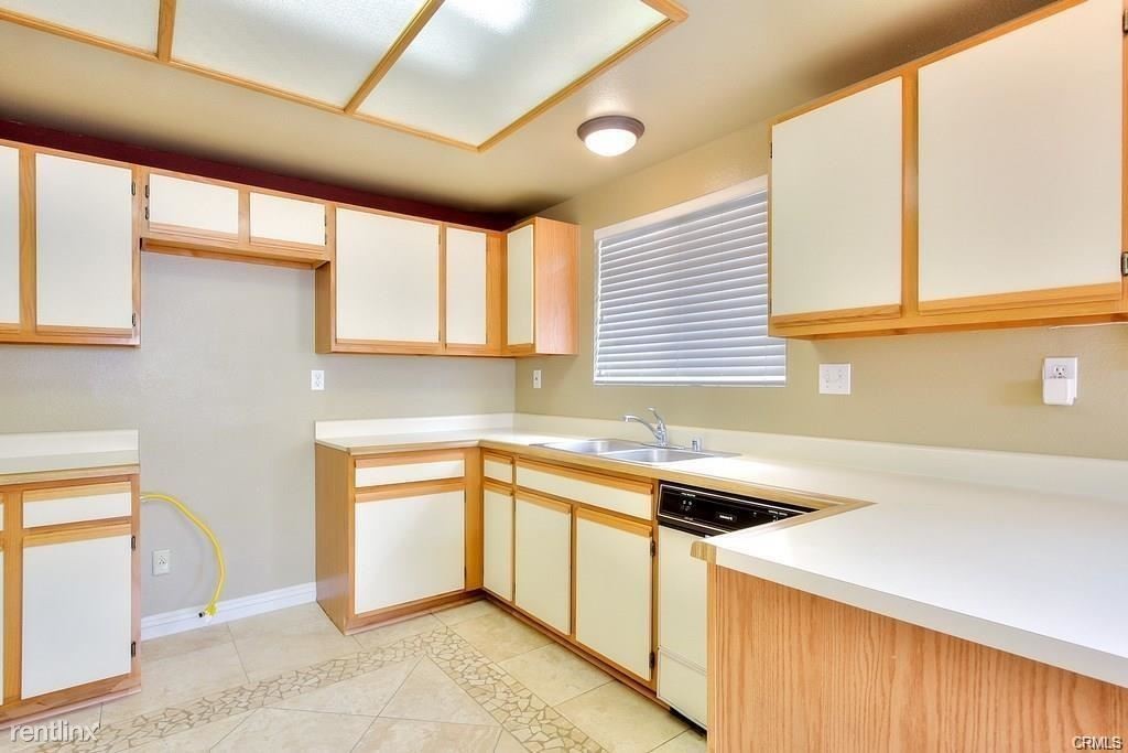 222 Jasmine Ln - Photo 3 of 10