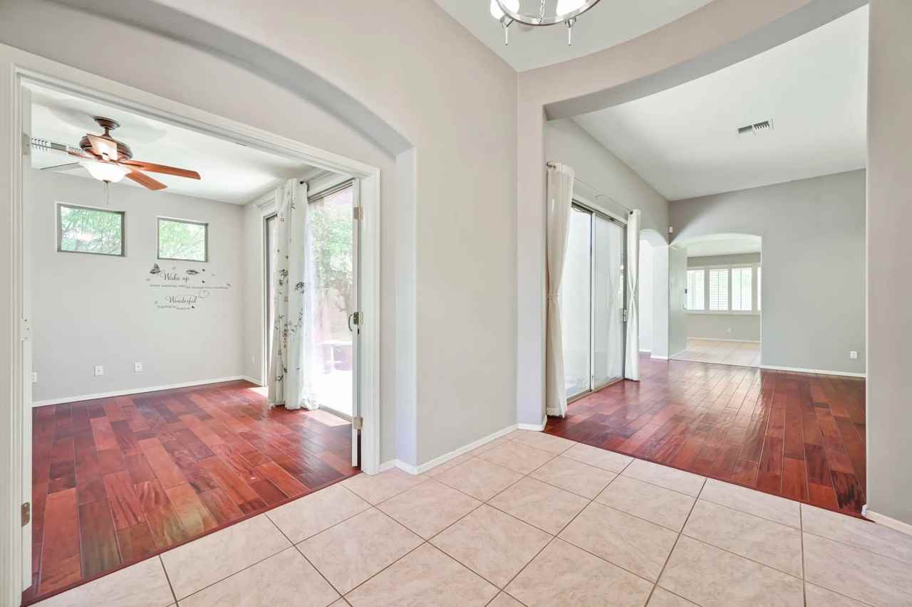 337 W Swan Dr - Photo 2 of 34