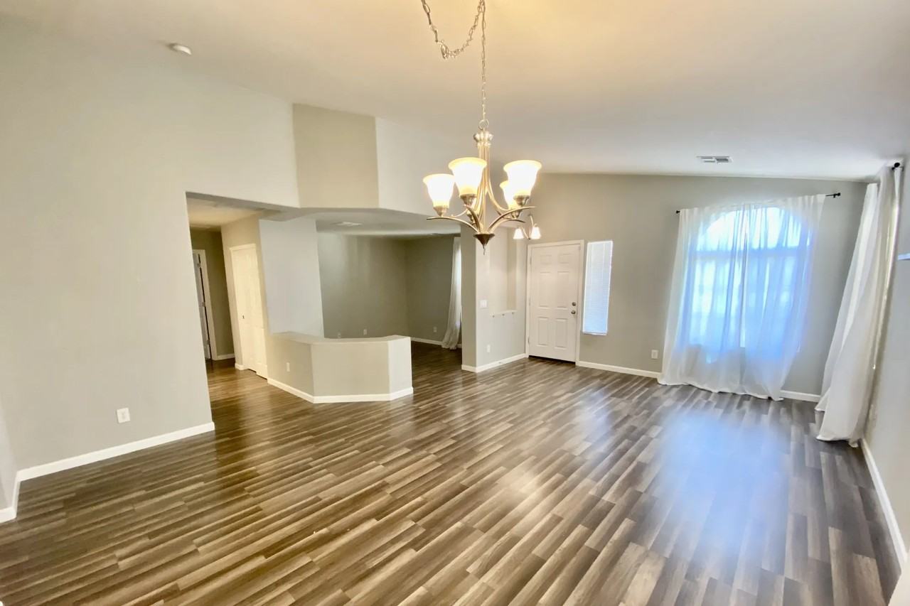 15266 W Cottonwood St - Photo 2 of 10