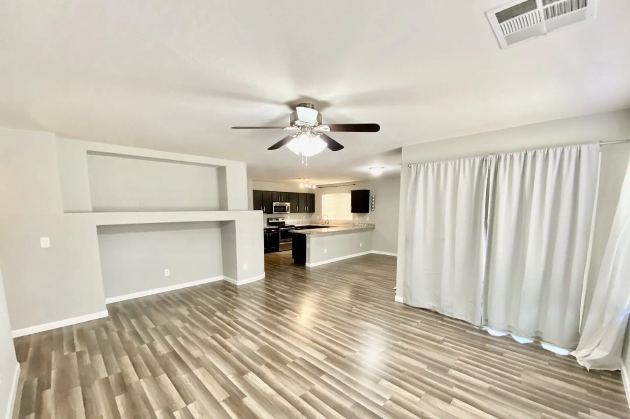 15266 W Cottonwood St - Photo 3 of 10