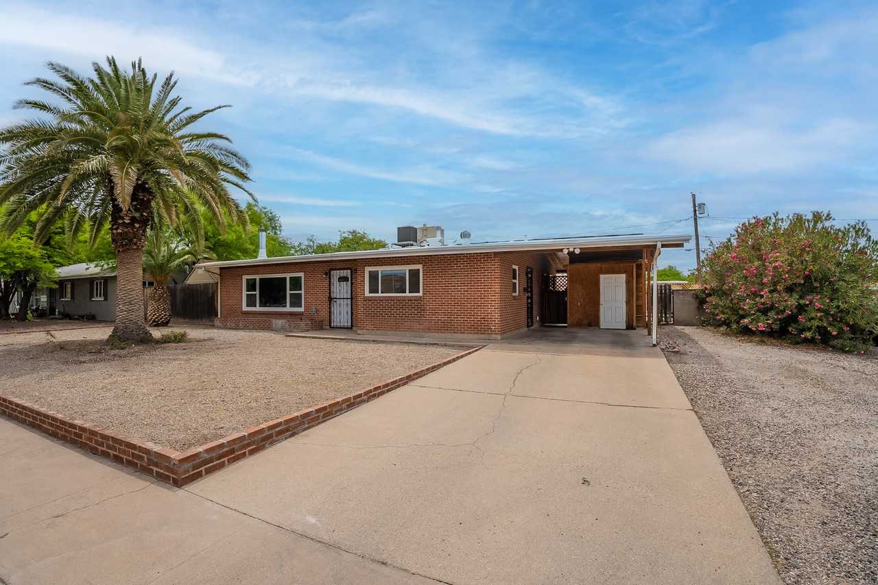 5624 E 18th St - Photo 2 of 44