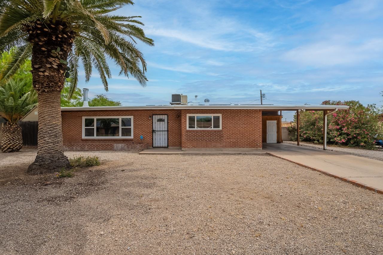 5624 E 18th St - Photo 3 of 44