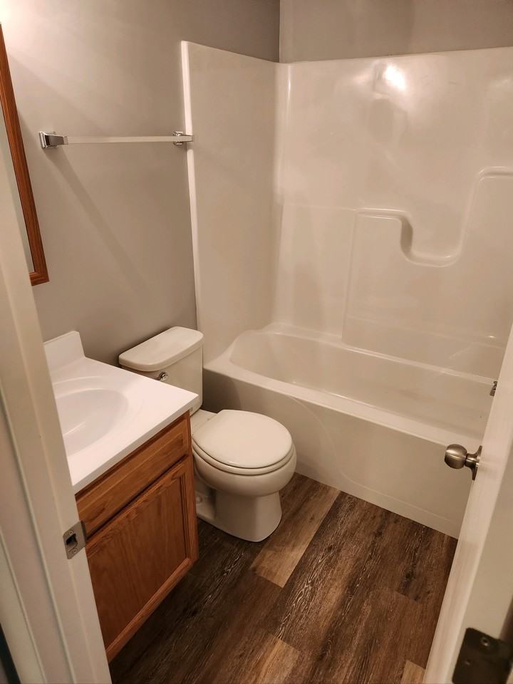 810 S Farmer St - Photo 3 of 10