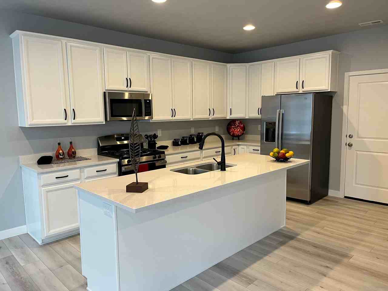 894 Sw - Photo 2 of 18