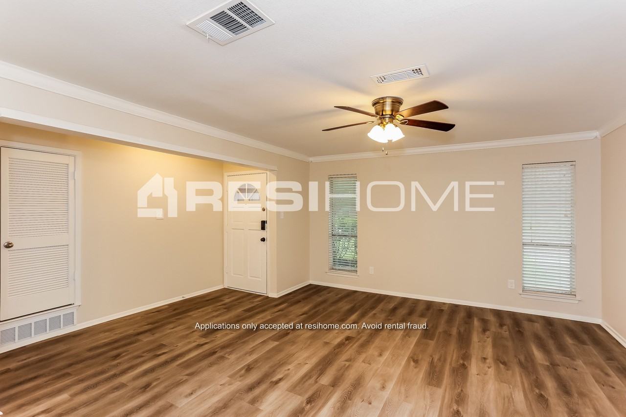 909 Childers Ave - Photo 3 of 18