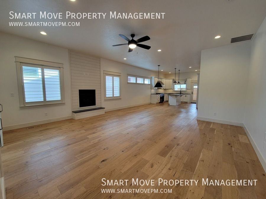 2463 N Ashgrove Ln - Photo 2 of 26