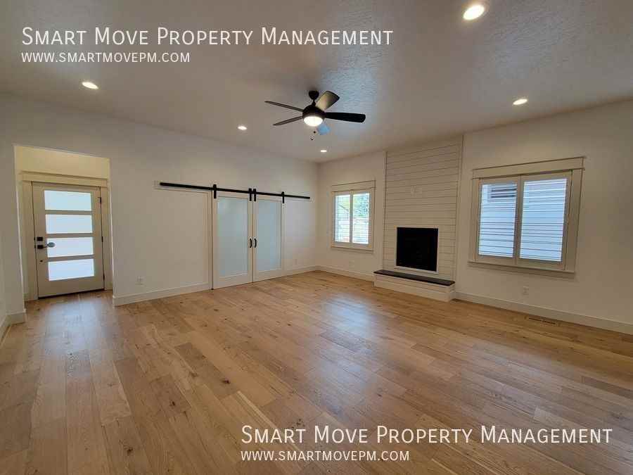 2463 N Ashgrove Ln - Photo 3 of 26