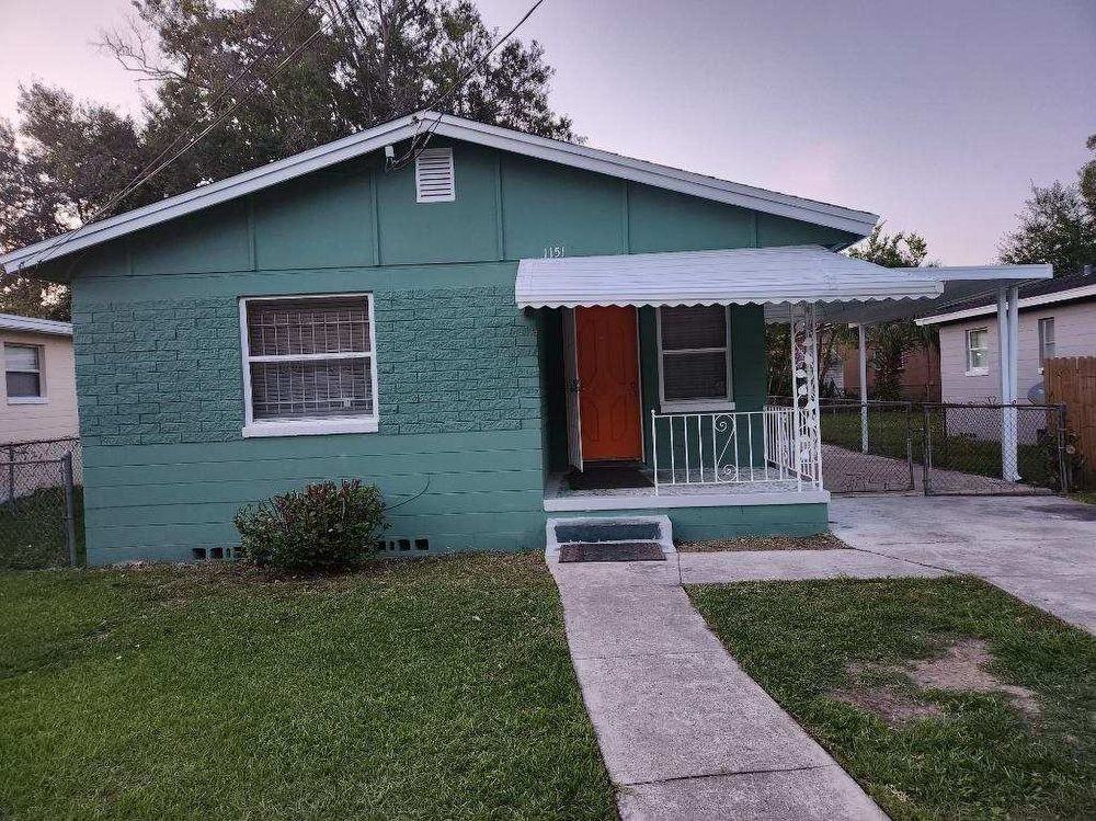 1151 W 29th St - Photo 2 of 4