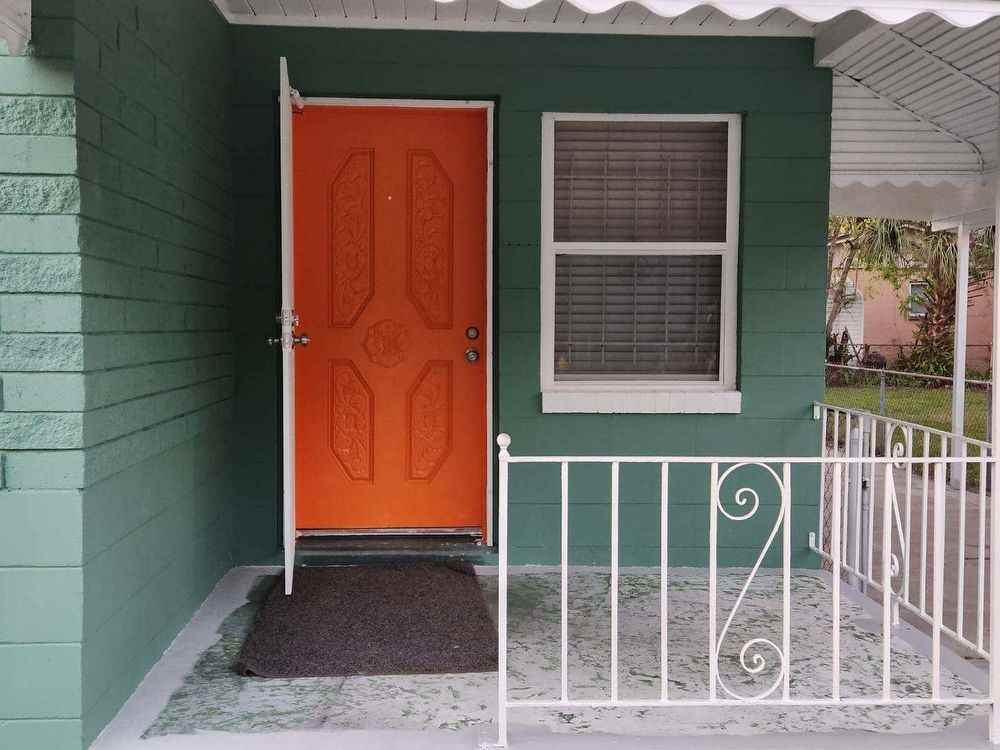 1151 W 29th St - Photo 3 of 4