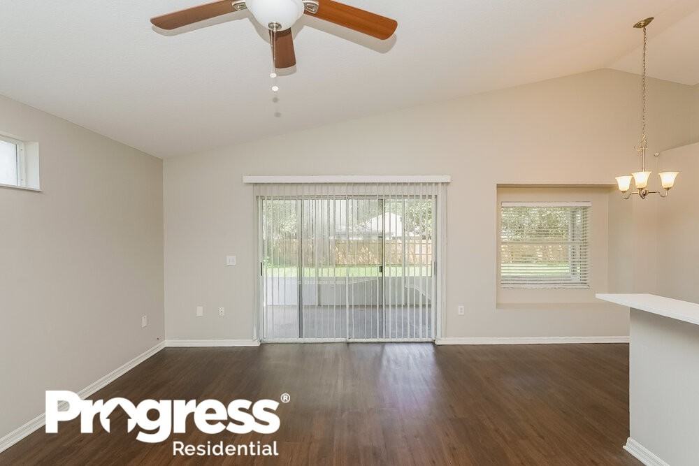 10724 Deepbrook Dr - Photo 3 of 16