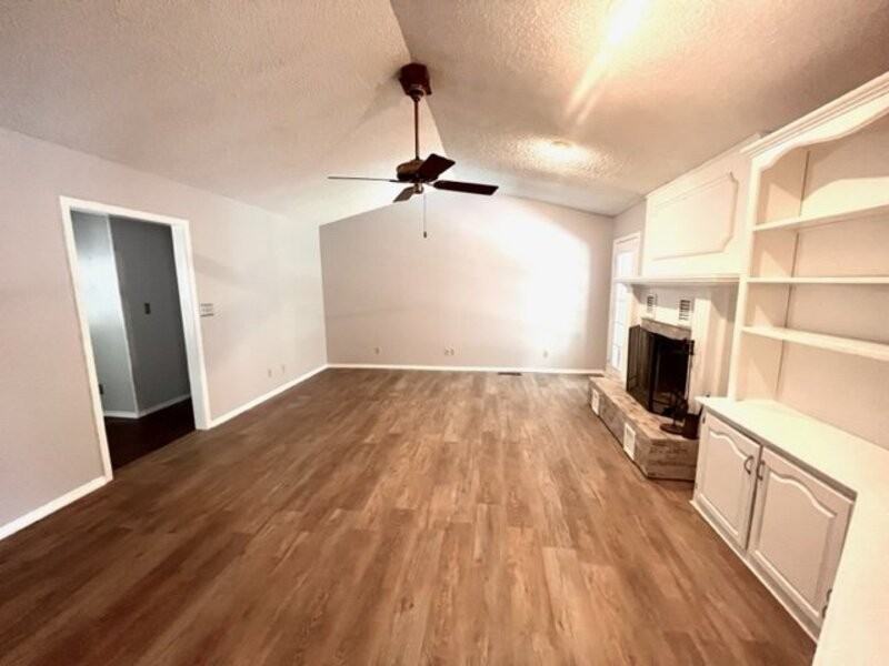1304 N Miller Dr - Photo 2 of 21