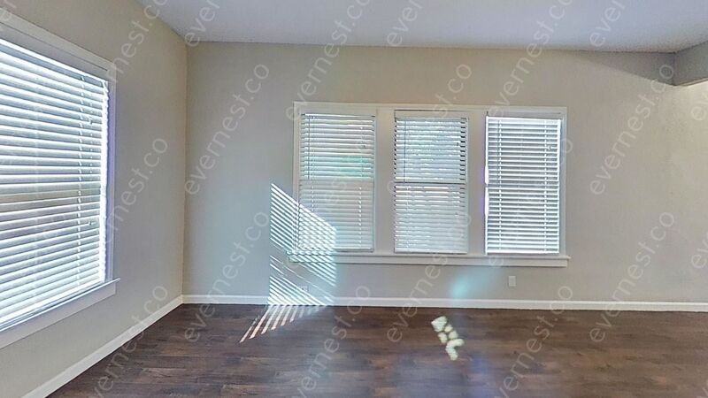 107 Parkmoor Ct - Photo 3 of 11
