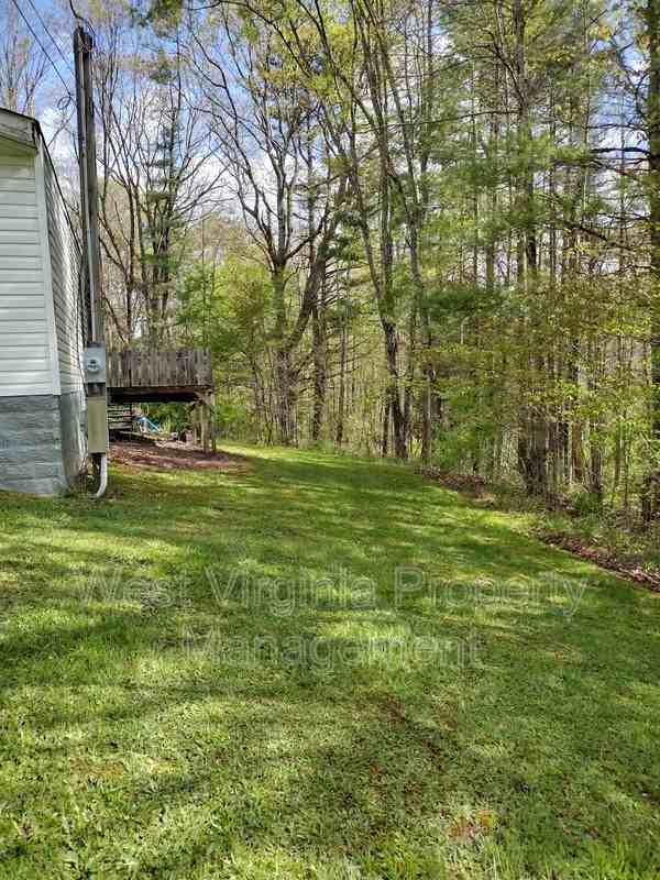 123 Pioneer Dr - Photo 2 of 7