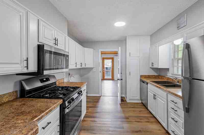 4507 Louane Way - Photo 3 of 20