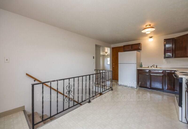 1517 Stuart St - Photo 4 of 16