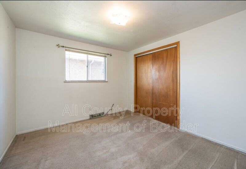 1517 Stuart St - Photo 6 of 16