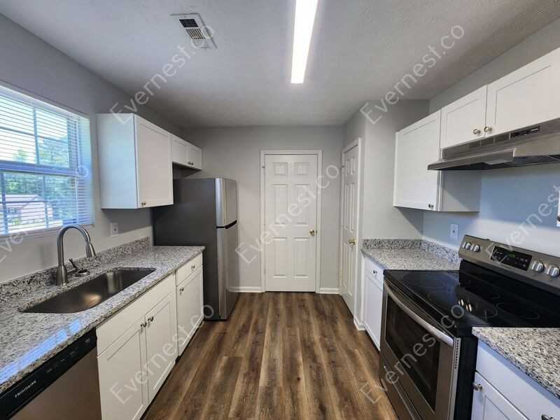 1203 Meadow View Dr - Photo 3 of 31