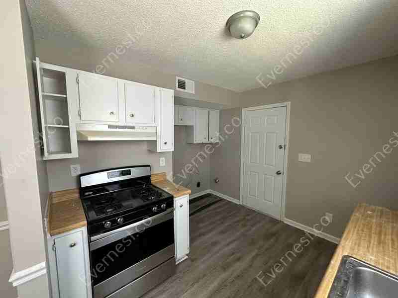 1929 Linden Dr - Photo 3 of 18