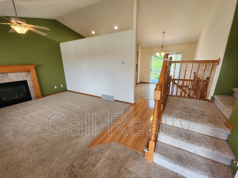 916 S Rees Ln - Photo 3 of 21