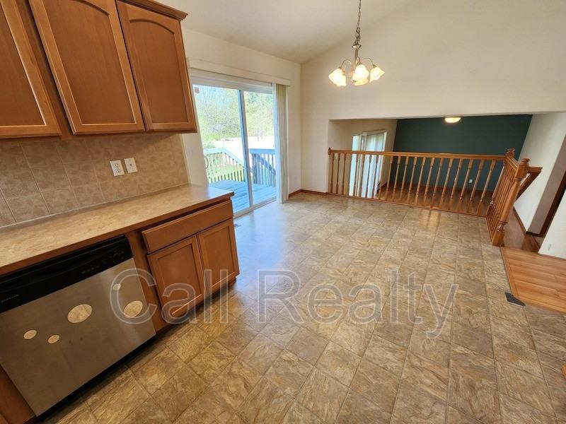 916 S Rees Ln - Photo 7 of 21