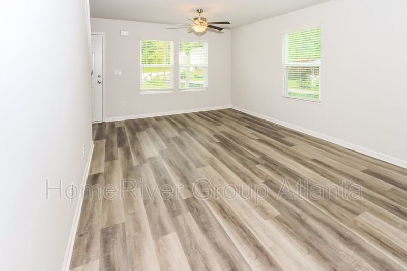 128 Longleaf Dr - Photo 3 of 20
