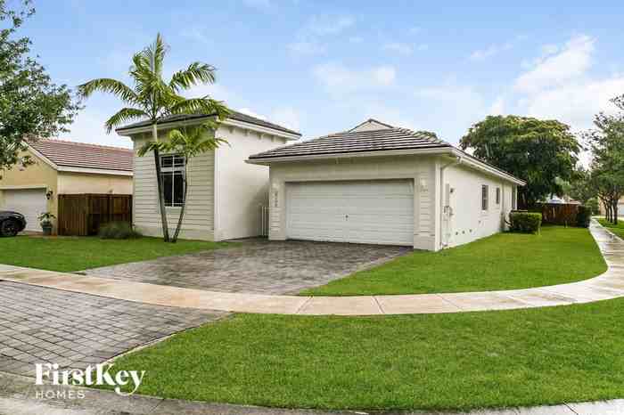 608 Se 31st Ave - Photo 2 of 15