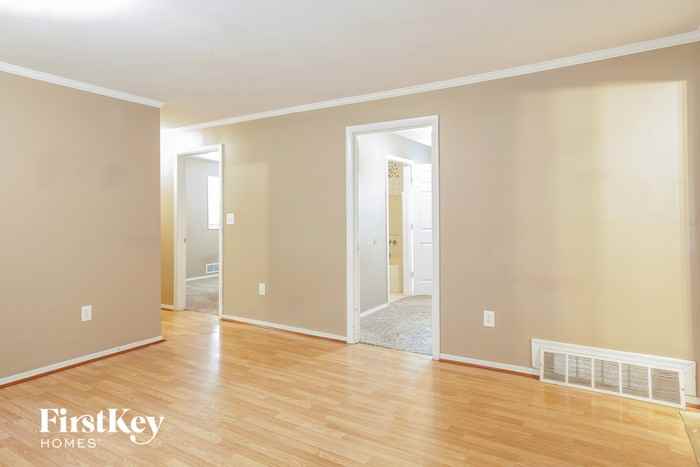 403 E 164th Ter - Photo 3 of 15