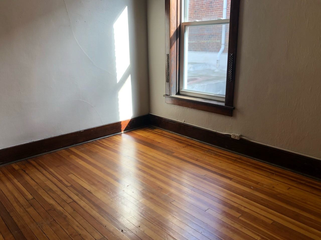 113 1/2 S Hennepin Ave #5 - Photo 3 of 4