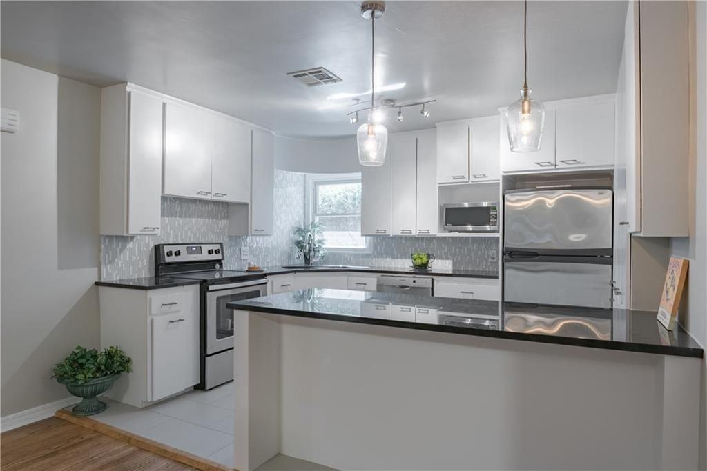 4713 N Harvey Pkwy #1 - Photo 3 of 28