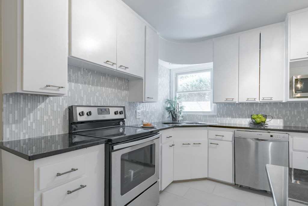 4713 N Harvey Pkwy #1 - Photo 5 of 28