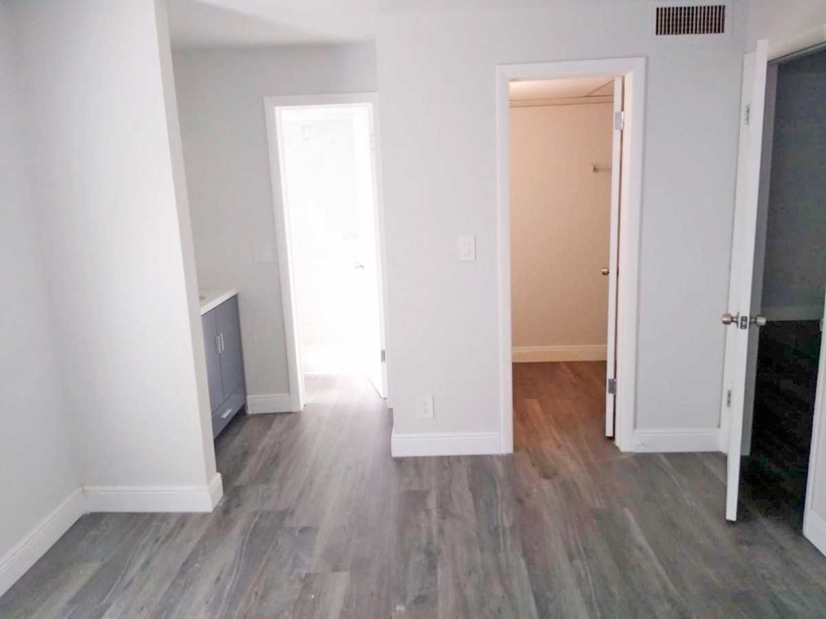 4423 Treehouse Ln Apt 21d #21D - Photo 4 of 11