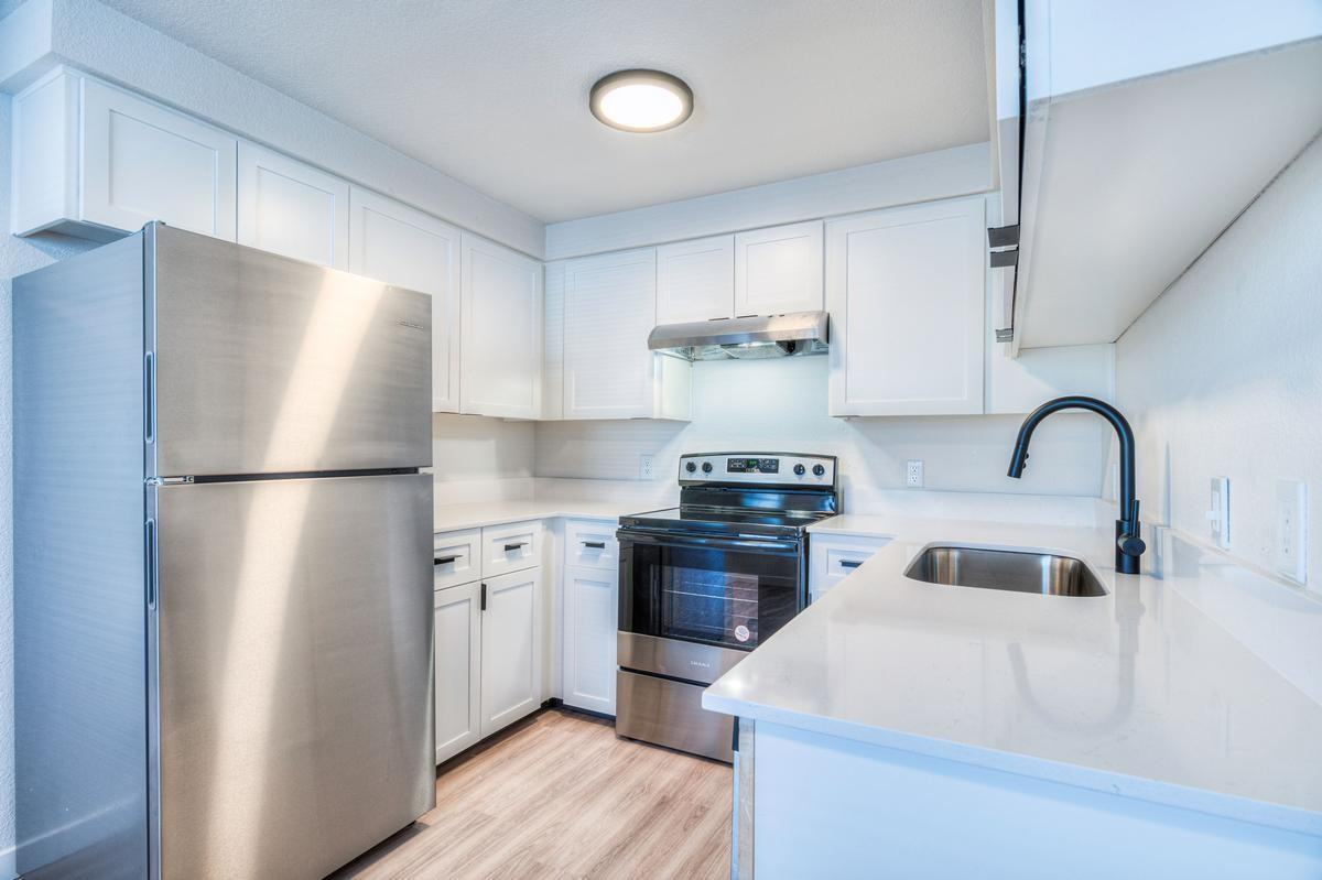 2600 Northeast Forum Drive - Photo 2 of 33