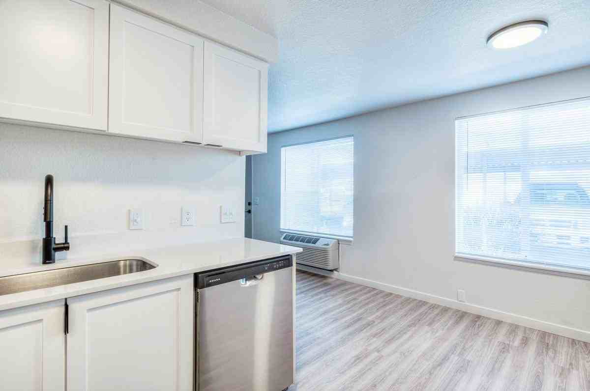 2600 Northeast Forum Drive - Photo 5 of 33